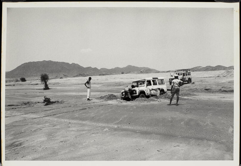 Save the Children Land Rovers at a soft sand wadi, Darfur, Sudan, 1991. Jonathan Falla Collection, University of Manchester Libr Save the Children Land Rovers at a soft sand wadi, Darfur, Sudan, 1991. Jonathan Falla Collection, University of Manchester Library.